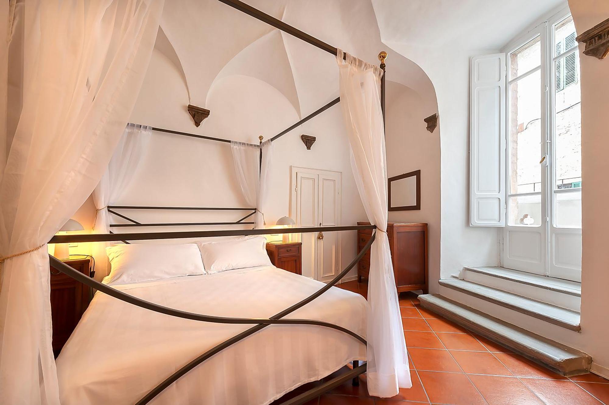 Apartamento La Loggia Di Portica Residenza Storica Nel Centro Di Asís Exterior foto