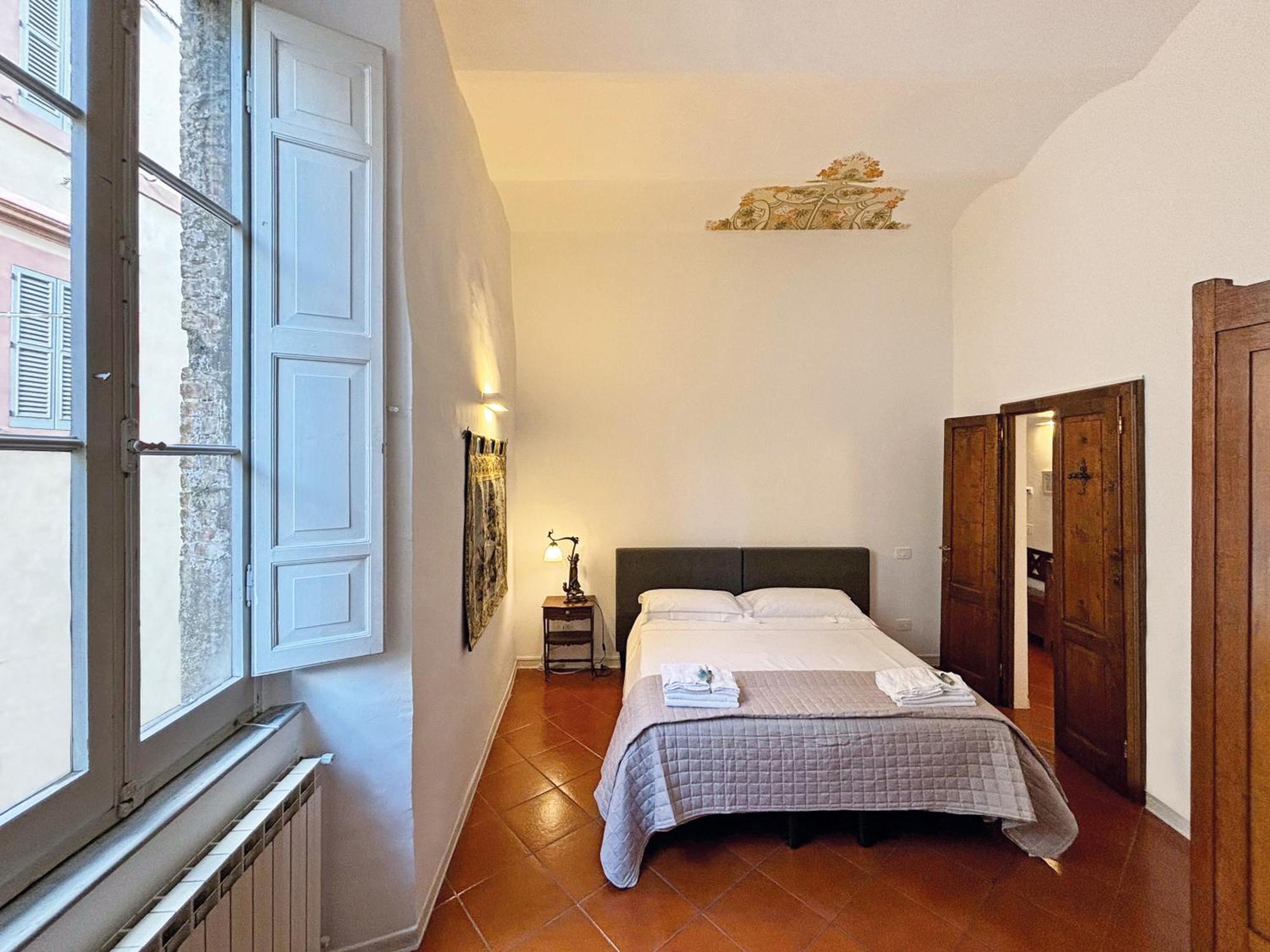 Apartamento La Loggia Di Portica Residenza Storica Nel Centro Di Asís Exterior foto