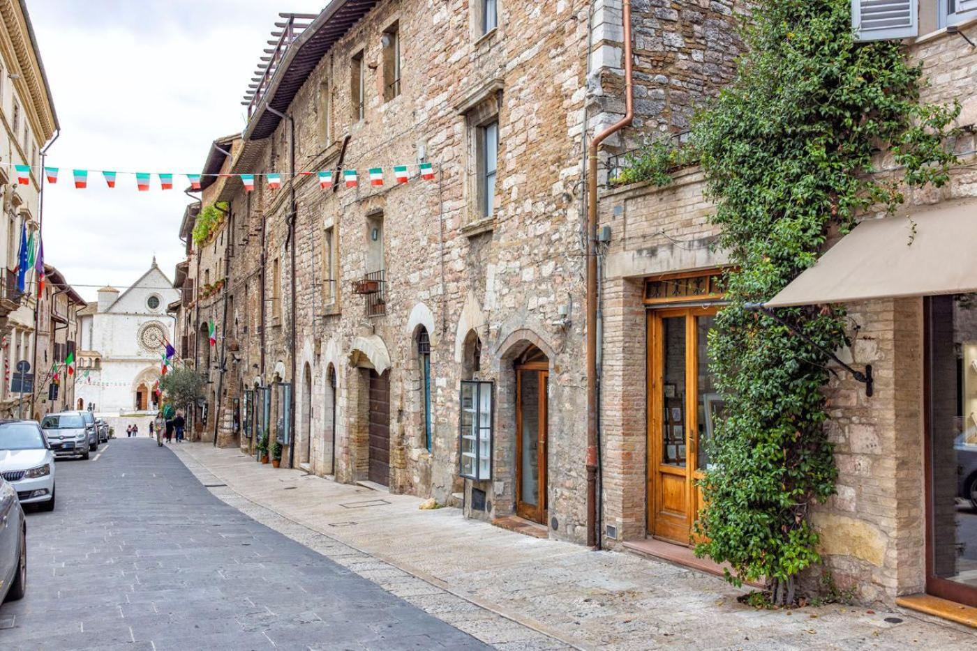 Apartamento La Loggia Di Portica Residenza Storica Nel Centro Di Asís Exterior foto